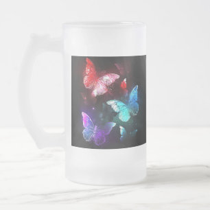 Caneca De Cerveja Vidro Jateado Três Borboletas Brilhantes em fundo noturno