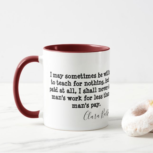 Caneca de Clara Barton do pagamento igual (Com Donut)