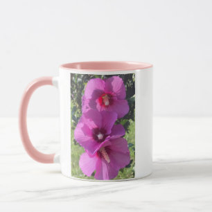 Caneca de flores roxas