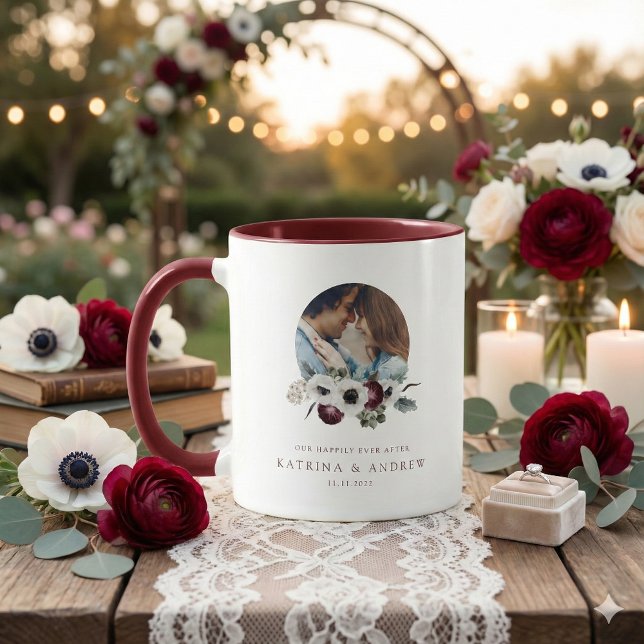 Caneca de Foto Floral em Aquarela (This beautiful personalized photo mug would make a wonderful wedding gift! )
