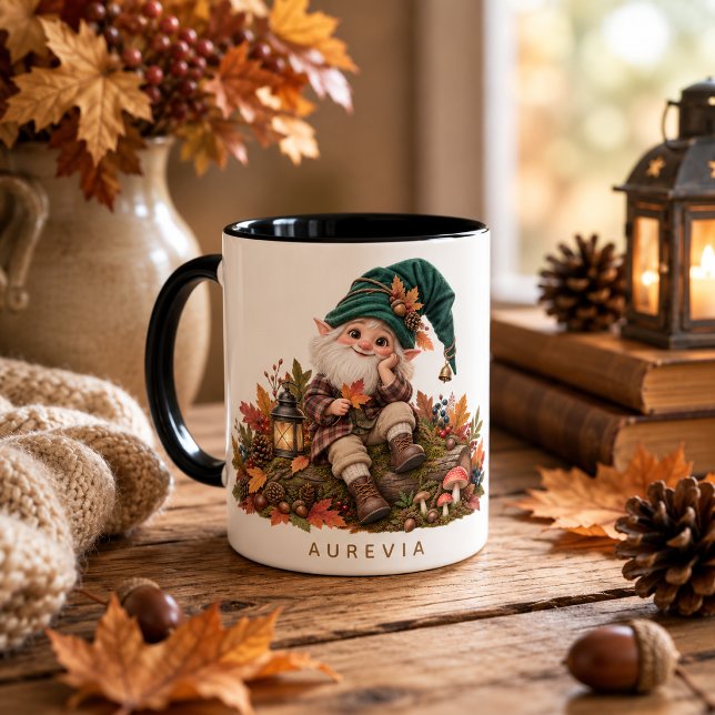 Caneca de gnomo da floresta de outono com folhas e (Criador carregado)