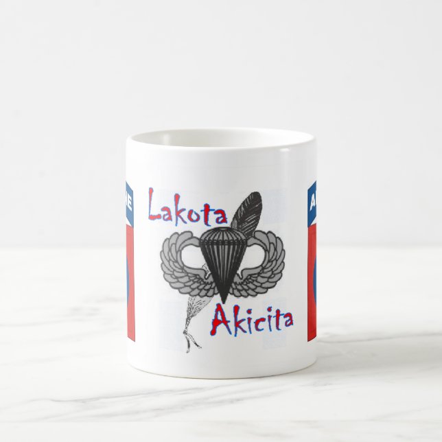 Caneca de Lakota Akicita (Centro)