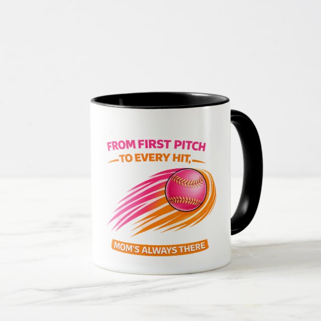Caneca de Mãe de Softball – Da Primeira Arremessad (Frente Esquerda)