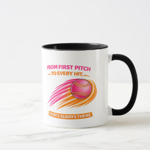 Caneca de Mãe de Softball – Do Primeiro Arremesso