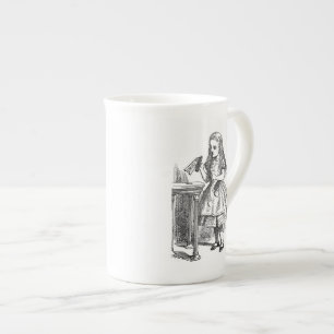 Caneca De Porcelana Alice no país das maravilhas bebe-me esboço do