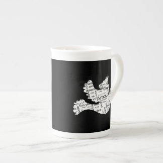 Caneca De Porcelana Amor da tipografia da palavra da pomba em línguas