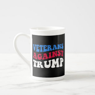 Caneca De Porcelana Anti-Trump - Veteranos Contra Trump II
