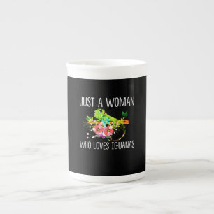 Caneca De Porcelana Apenas uma mulher que ama Iguanas