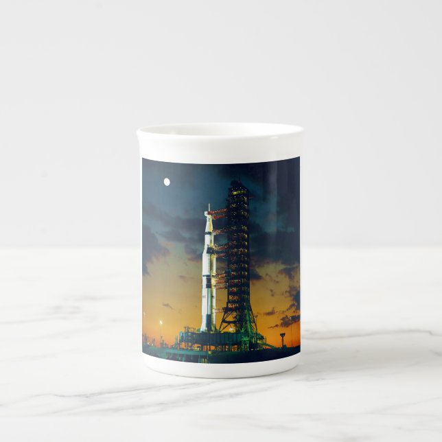 Caneca De Porcelana Apollo 4 Saturn V na almofada um complexo 39 do (Frente)