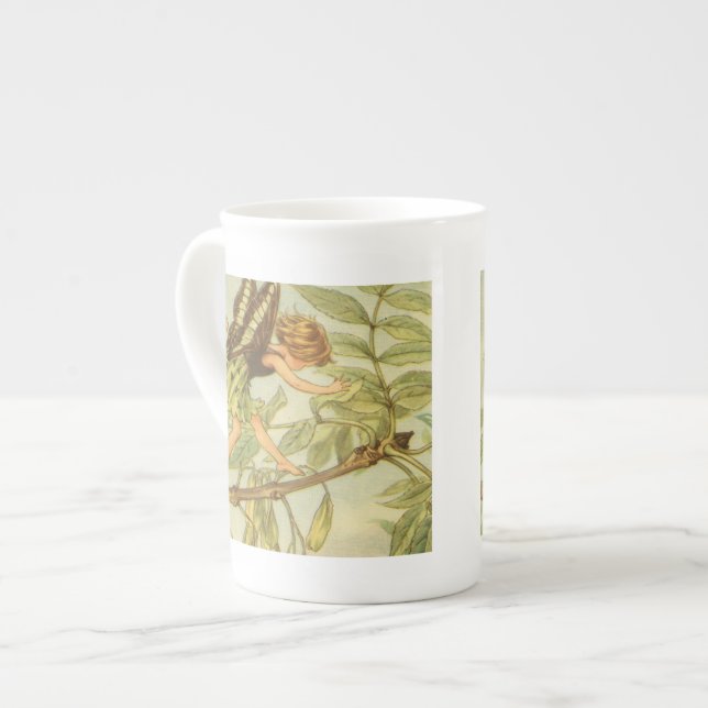 Caneca De Porcelana Ash Tree Fairy Walking on Branch (Frente Esquerda)