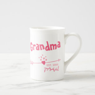 Caneca De Porcelana Avó Est 20xx Corações e Setas Rosa