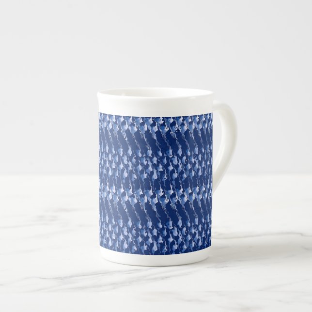 Caneca De Porcelana Azul e branco perto do mar (Frente Esquerda)