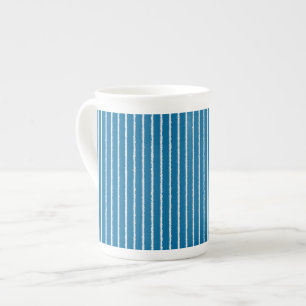 Caneca De Porcelana Banhas Azuis e Brancas com Pintor Ósseo de Linhas