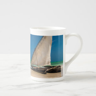 Caneca De Porcelana Barcos de pesca tradicionais na praia