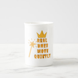 Caneca De Porcelana Bold Yet Silent – The Real Ones Design 