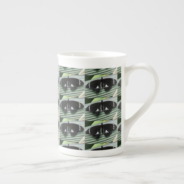 Caneca De Porcelana Borboleta Preta e Branca (Direita)