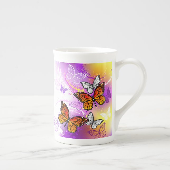 Caneca De Porcelana Borboletas Monarcas em Fundo Roxo (Direita)