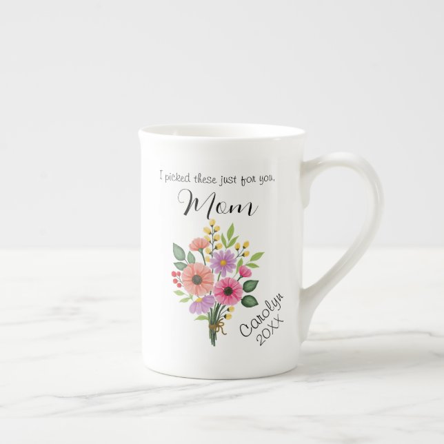 Caneca De Porcelana Buquê de Aquarela do Dia da Mãe Personalizado (Direita)
