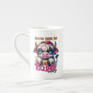 Caneca De Porcelana Café Me Ajuda a Tolerar Idiotas