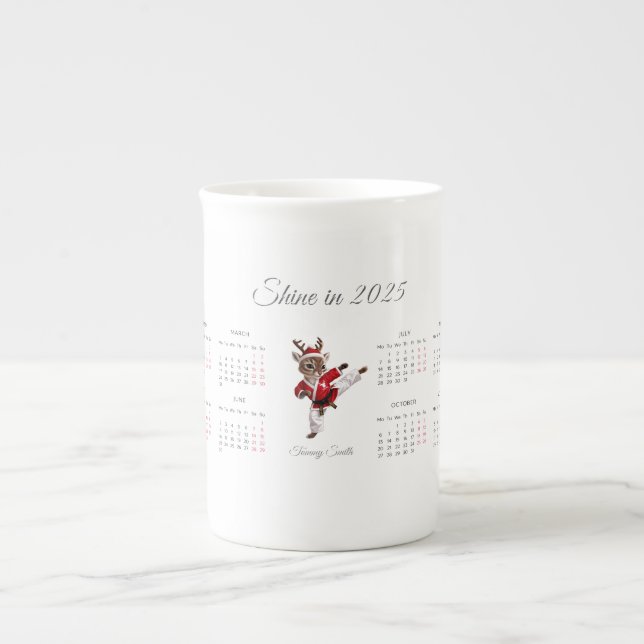 Caneca De Porcelana Calendário Personalizado 2025 da Revista Branca Ad (Frente)