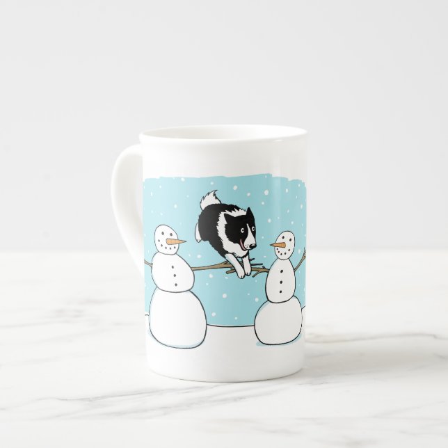 Caneca De Porcelana Cão de Agilidade da Fronteira de Férias com Neve (Frente Esquerda)