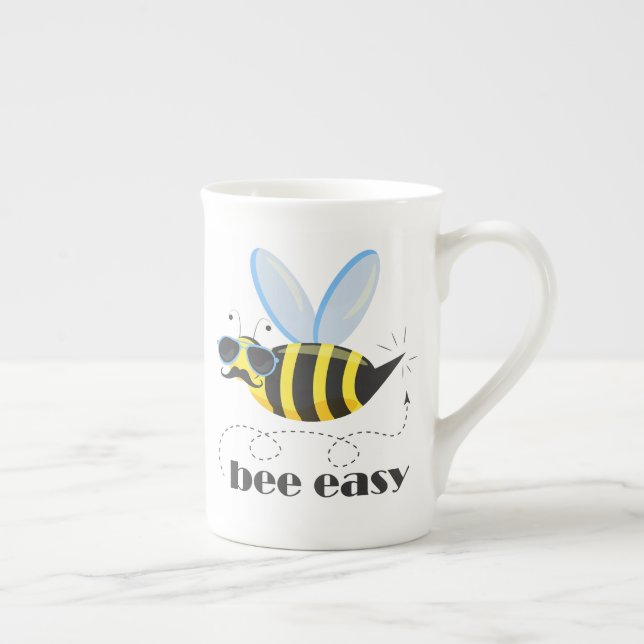 Caneca De Porcelana Caráter de abelha com óculos de sol do bigode Abel (Direita)