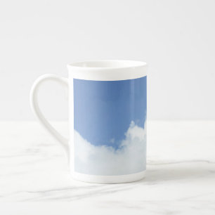 Caneca De Porcelana Chefe Aniversário Fluffy Nuvens no Céu Azul