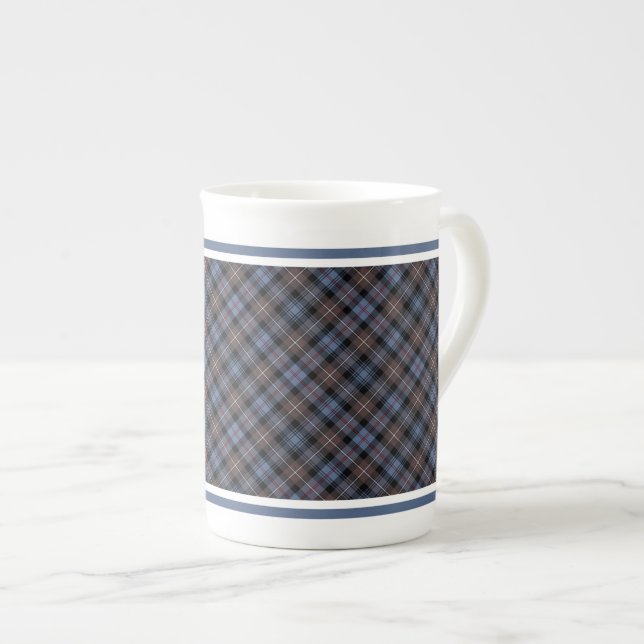 Caneca De Porcelana Clan Mackenzie Weathered Tartan Brown e Blue (Frente Esquerda)