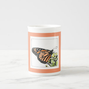 caneca de porcelana com borboleta monarca