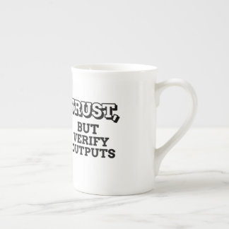Caneca De Porcelana Confie mas verifique saídas