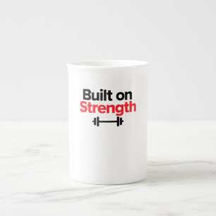 Caneca De Porcelana Construído na Força - Camiseta Gym & Hustle Streng
