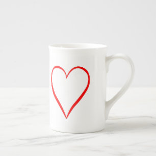 Caneca De Porcelana Coração pintado em pano de fundo branco