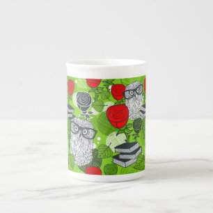 Caneca De Porcelana Coruja nas rosas vermelhas