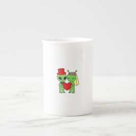 Caneca De Porcelana Cosmic Love: Alien Martian Bride and Groom Wedding