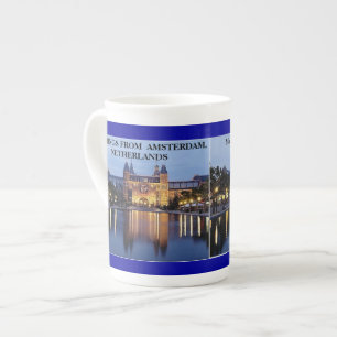 CANECA DE PORCELANA CUMPRIMENTOS DE AMSTERDÃO POR MOJISOLA A GBADAMOS