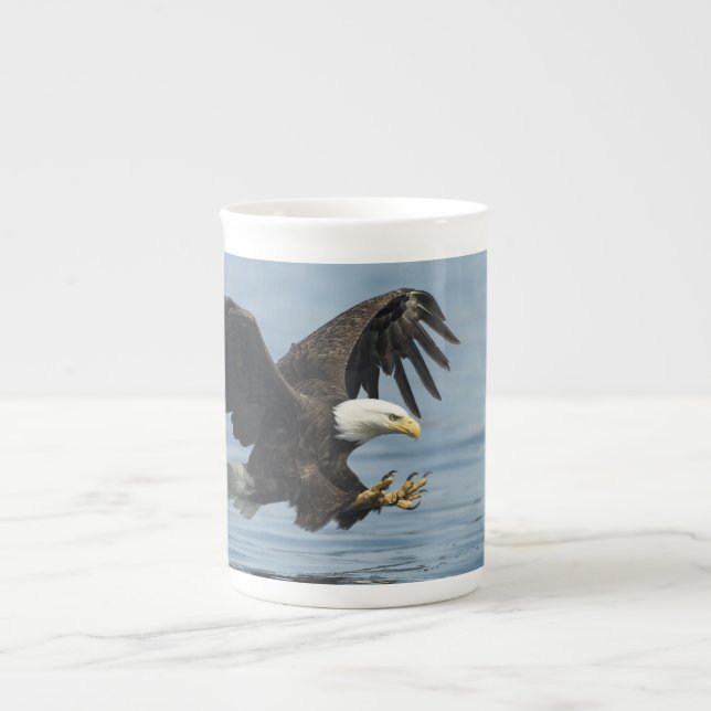 Caneca De Porcelana Eagle na aproximação (Frente)