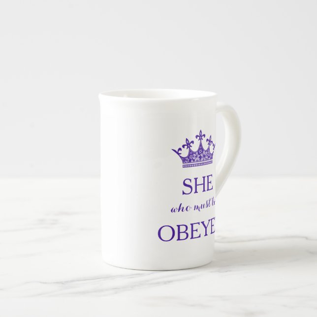 Caneca De Porcelana Ela que deve ser copo de chá obedecido (Frente Esquerda)