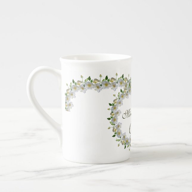 Caneca De Porcelana Elegante Rosas Brancas Greenery Mãe da Noiva (Esquerda)