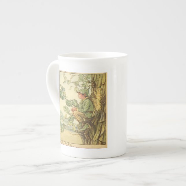 Caneca De Porcelana Elm Fairy alada sentada numa árvore (Frente Esquerda)
