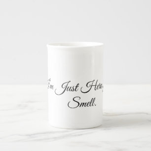 Caneca De Porcelana Estou Aqui Só Pelo Cheiro.