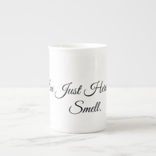 Caneca De Porcelana Estou Aqui Só Pelo Cheiro.