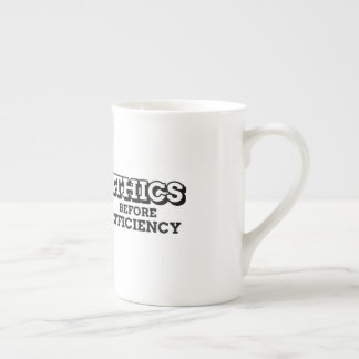 Caneca De Porcelana Ética antes da eficiência