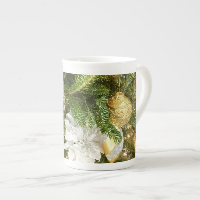Caneca De Porcelana Feriado de Prata e Árvore de Natal Dourada (Frente Esquerda)