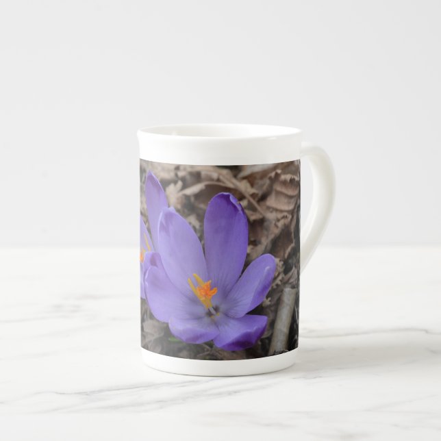 Caneca De Porcelana Floração em Púrpura Crocus (Frente Esquerda)