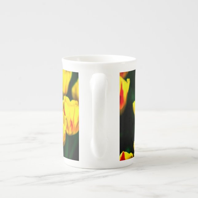 Caneca De Porcelana Flores de tulipas amarelas (Traseira)