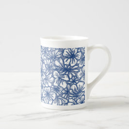 Caneca De Porcelana Flores Vibrantes em Azul e Branco