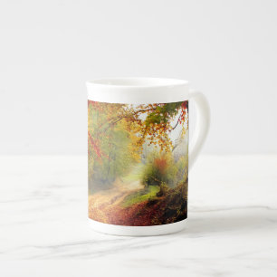 Caneca De Porcelana Folhas e árvores de outono que cobrem a estrada d
