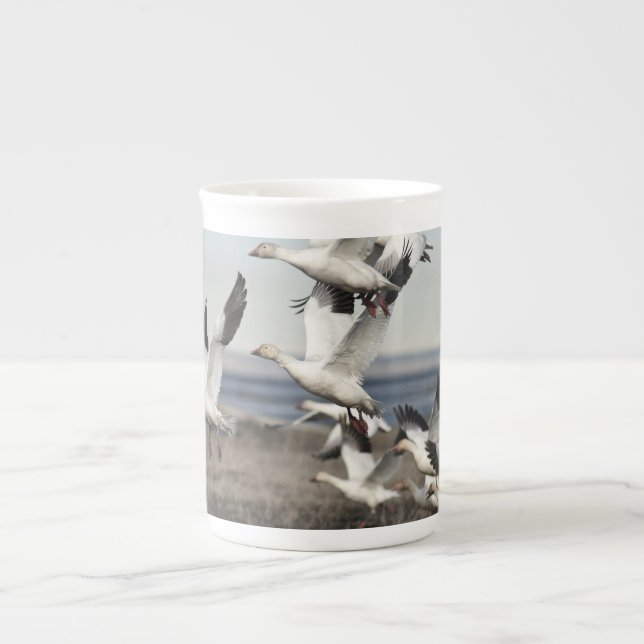 Caneca De Porcelana Gansos da Neve Voadores (Frente)