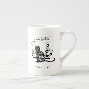 Caneca De Porcelana Gato negro com flores e expressão portuguesa