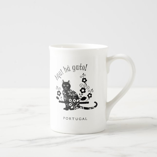 Caneca De Porcelana Gato negro com flores e expressão portuguesa (Direita)